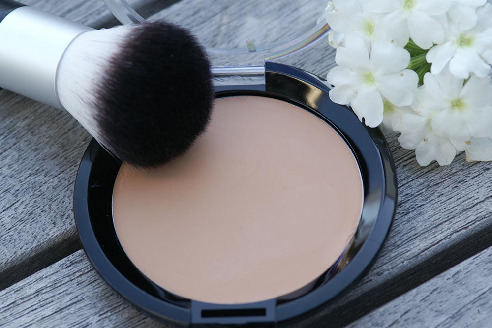 Satin Compact Foundation, ein Cream-to-Powder-Produkt