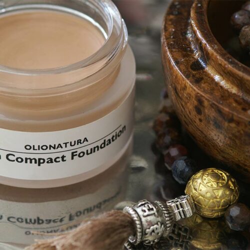 Satin Compact Foundation in Tiegel 15 ml aus der Serie NOIRÉ