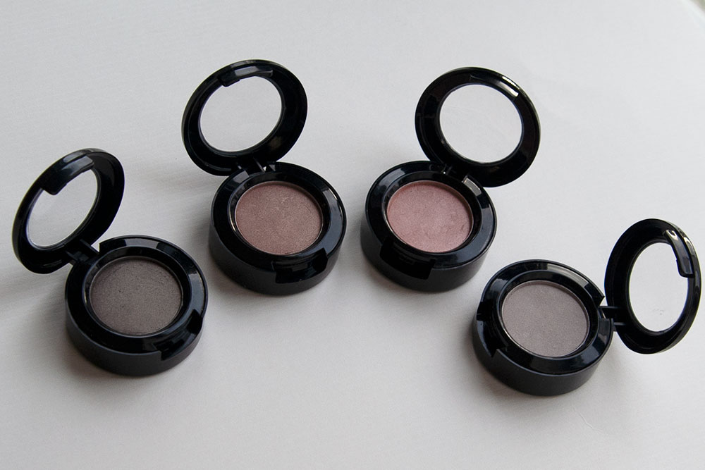 Selbstgemachte Eyeshadows in der Make-Up-Compact-Dose, 25 mm