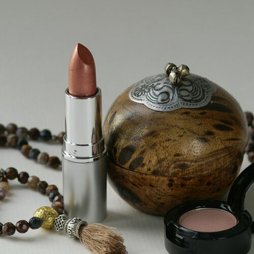 Lippenstift mit Pearlescent Mica Garnet