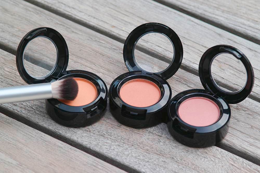 Matte Mineral Blush, in 26-mm-Kompaktdosen, nach einer Formulierung von Olionatura