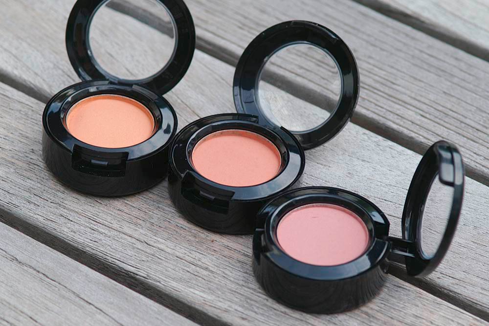 Matte Mineral Blush, in 26-mm-Kompaktdosen, nach einer Formulierung von Olionatura