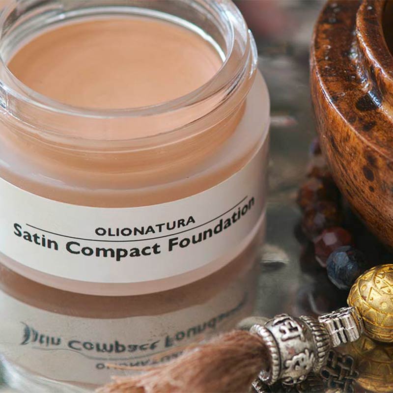 Satin Compact Foundation